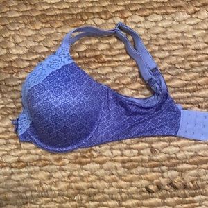 34DD Maidenform bra.